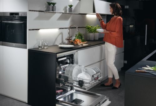 AEGæ´ç¢æ© è¾¦å¬ç¨åä¸­çå¹¸ç¦æåå¨