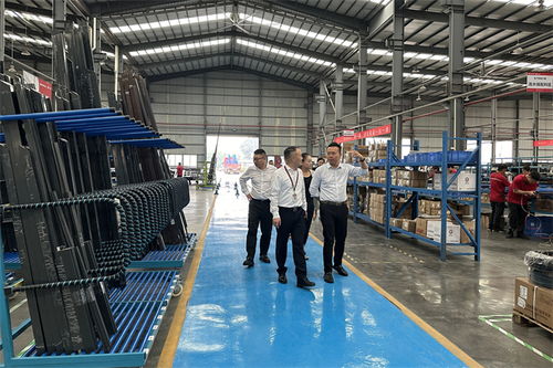 æ©æ ¹éåé å°èè¨è»å°¼æ¯éçªåè§äº¤æµï¼æ·±åæè¡åä½