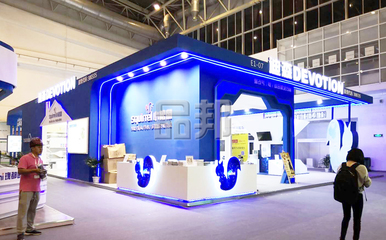 åäº¬å±èºæ­å»ºèå±æè¨­è¨çæ ¸å¿äºé åå»£åç­ç¥èéââä»¥åé¦æå±æåçºä¾