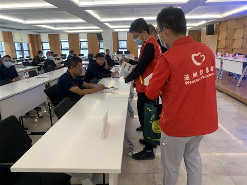 çæ±å£å¿æ¿è
çºå°å¾®ä¼æ¥æä¾å®å
¨çç¢èä¿¡æ¯å¨è©¢æå