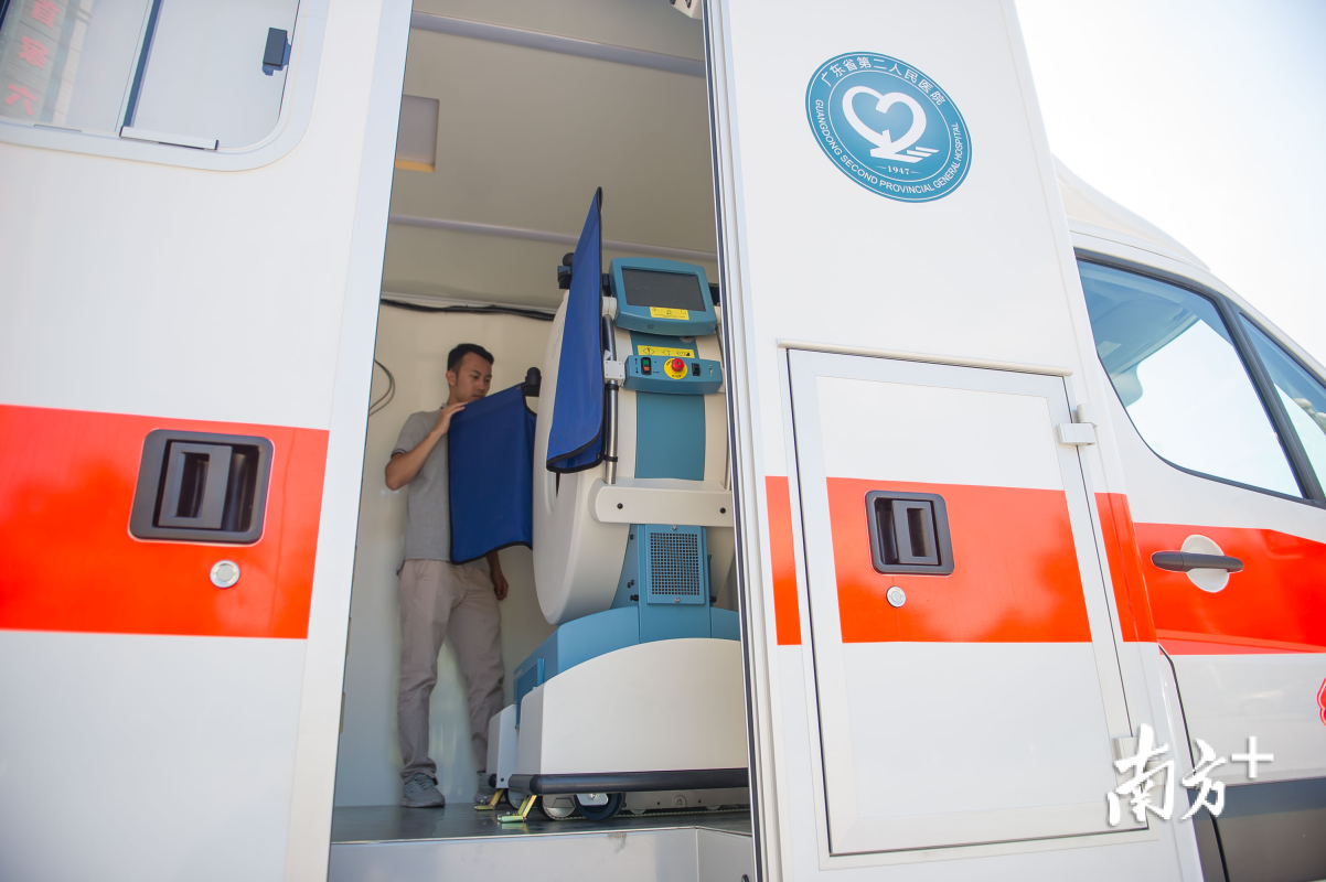 æè·è»ä¸å³å¯æº¶æ ï¼è¯åé¦èºç§»åCTæè·è»äº®ç¸