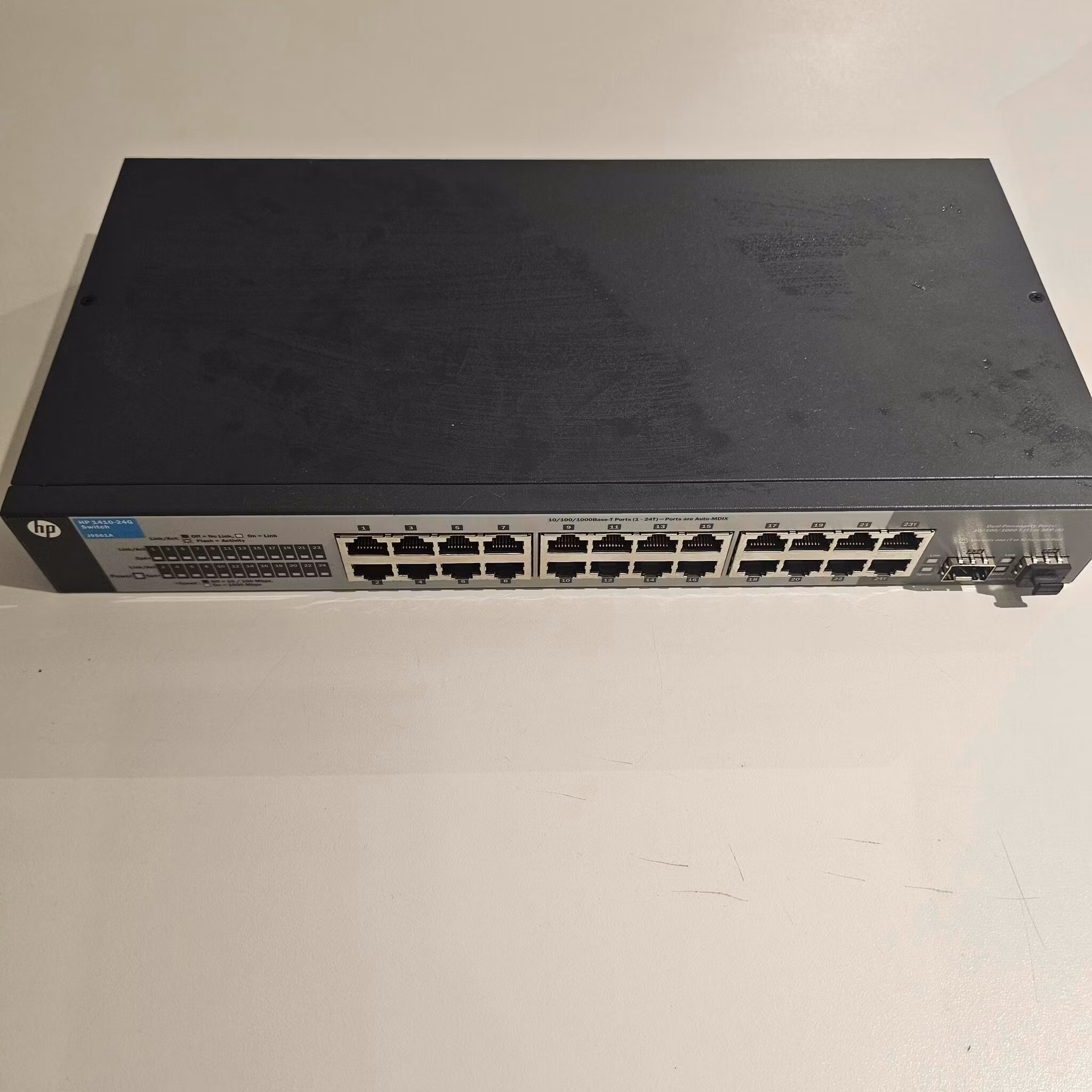 HP 1410-24G 24 port switch 10/100/1000-T / 2x SFP