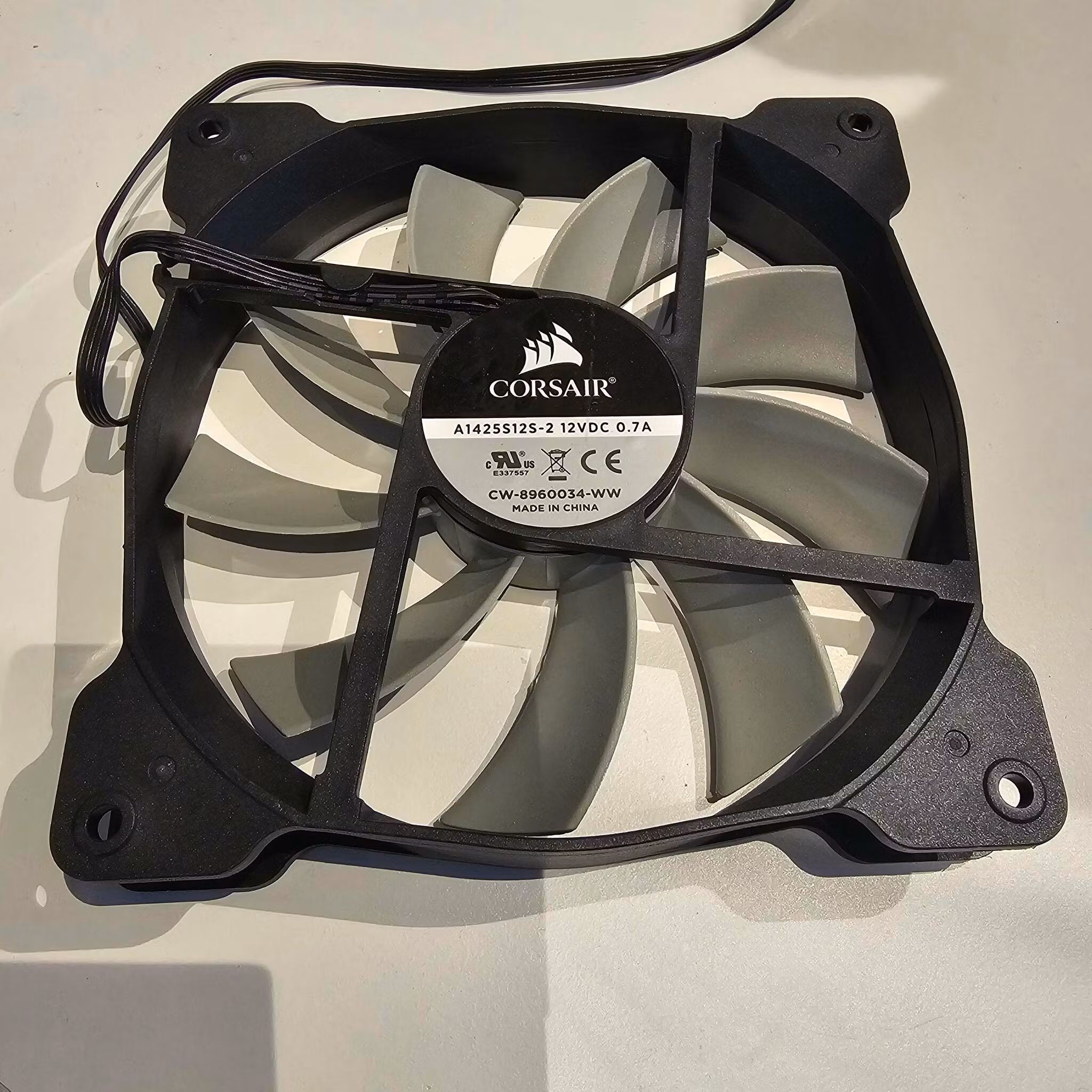 Corsair A1425S12S-2 12VDC 0.7A 140mm 4pin connector