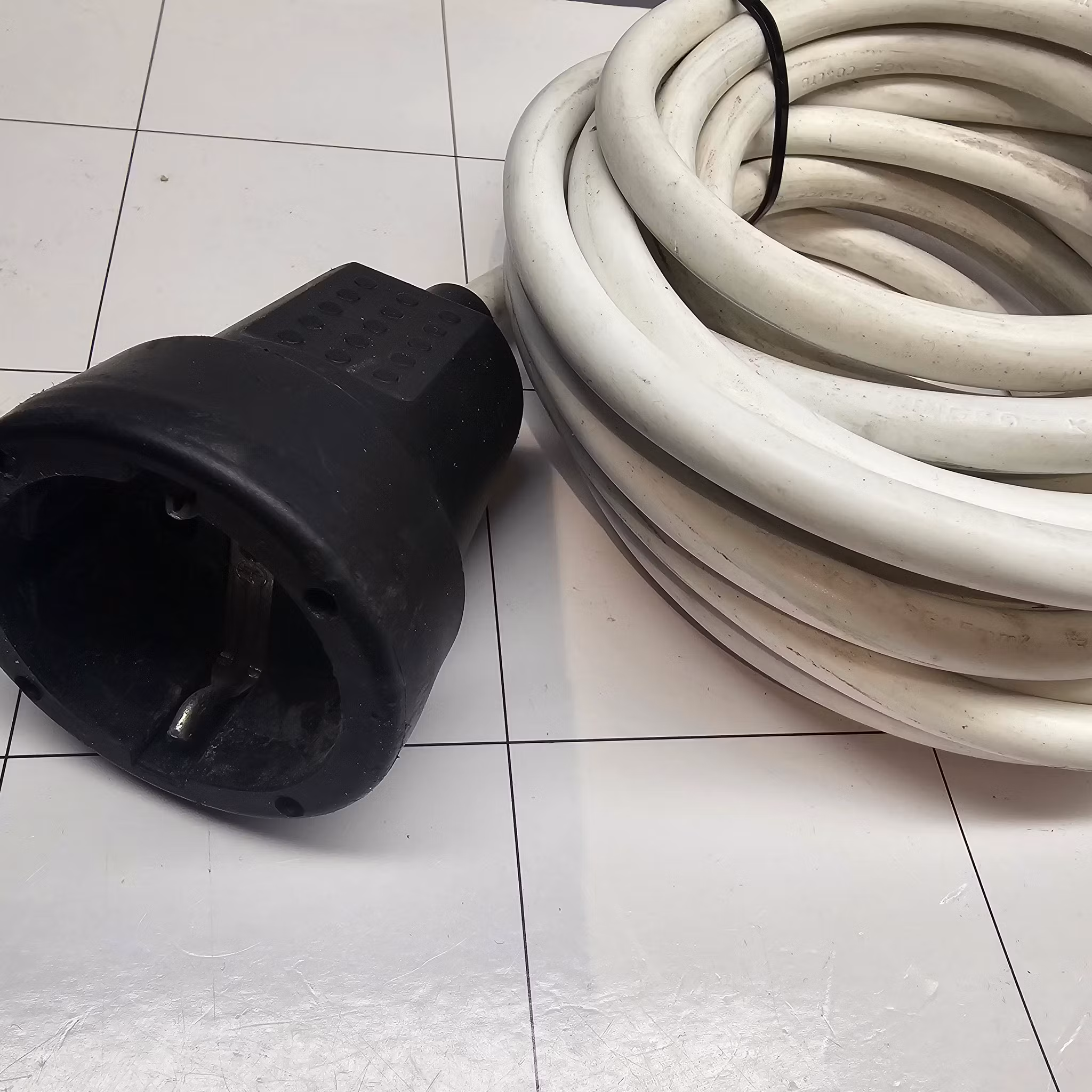 Strømkabel Hun kontakt - ingen kontakt i andre enden 4,5m kabel