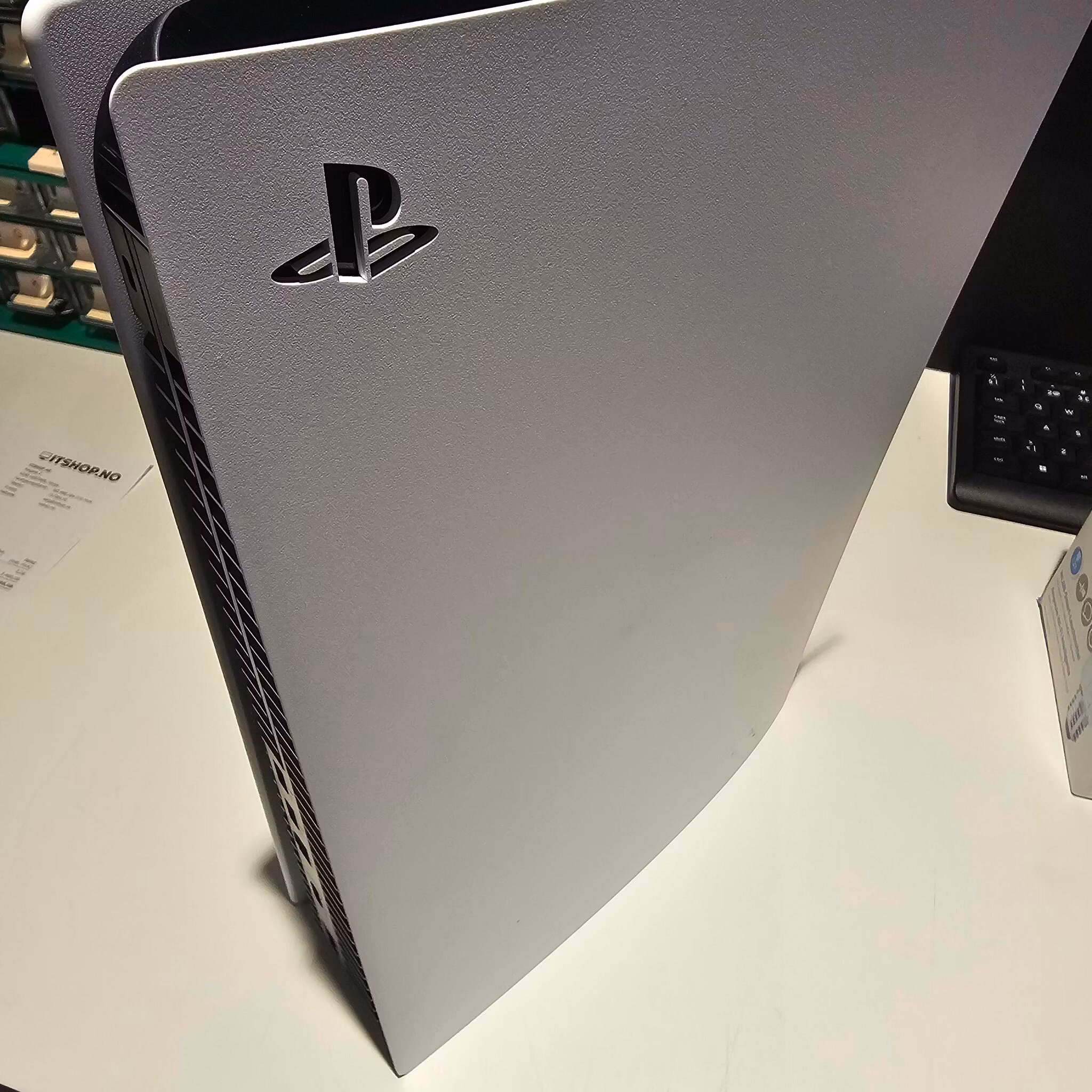 DEFEKT DONOR PS5 komplett enhet ( KUN FOR DELER )