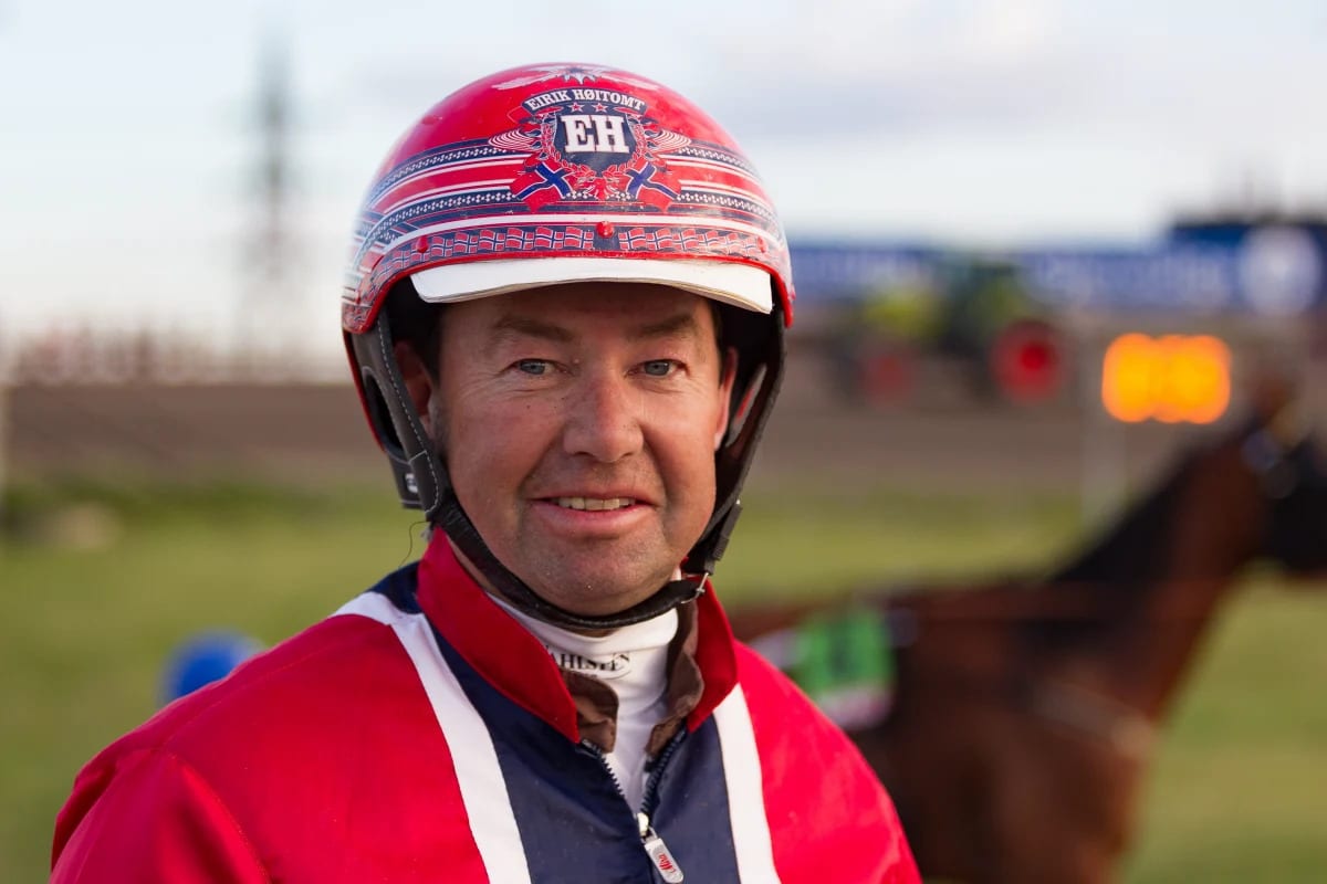 Facial expression, Neck, Smile, Happiness, Wrinkle