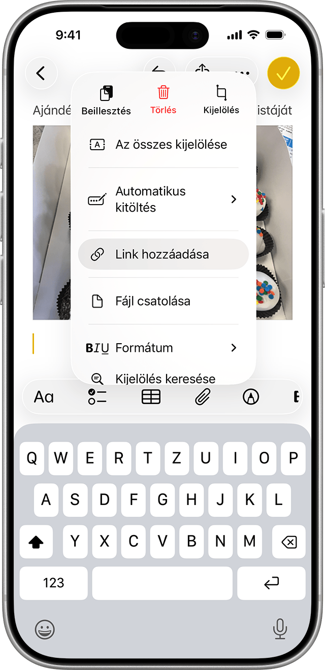 Ha szeretne hozzáadni egy hivatkozást a Jegyzetek alkalmazásban, nyomja meg hosszan az üres területet vagy jelöljön ki egy szövegrészt a beállításokat tartalmazó menü megjelenítéséhez. Ezután koppintson a Hivatkozás hozzáadása lehetőségre.