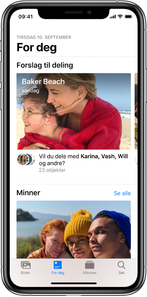 For deg-fanen er markert nederst på skjermen i Bilder-appen. Øverst på For deg-skjermen er etiketten Forslag til deling, og under etiketten er det en bildesamling med tittelen Baker Beach, søndag. Under samlingen vises valget om å dele bildene med personene på bildene.