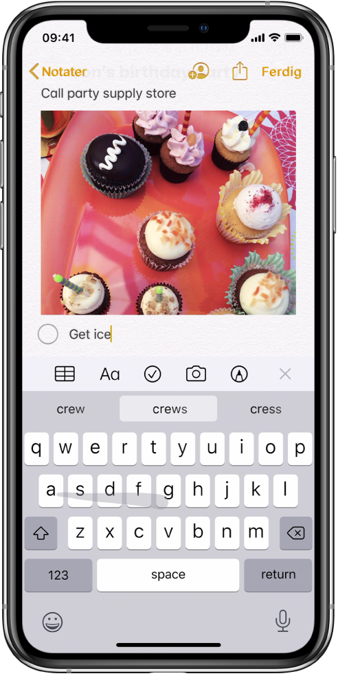 Et iPhone-tastatur viser skyving fra en tast til en annen for å skrive.