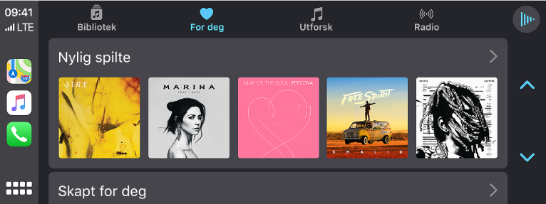 CarPlay-skjermen som viser en gruppe med nylig spilte sanger.
