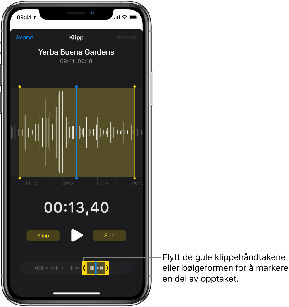 Opptaket som klippes, med klippehåndtakene rundt en del av bølgeformen nederst på skjermen. Over bølgeformen er det en Spill av-knapp og en tidtaker for opptaket. Klippehåndtakene er under Spill av-knappen.