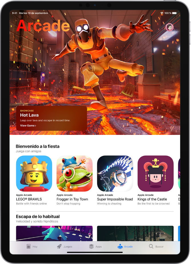 La pantalla Arcade de App Store, con un juego destacado y otras recomendaciones. La imagen de tu perfil, que puedes pulsar para ver tus compras y gestionar tus suscripciones, está en la parte superior derecha. A lo largo del borde inferior, de izquierda a derecha, se muestran las pestañas Hoy, Juegos, Apps, Arcade y Buscar.