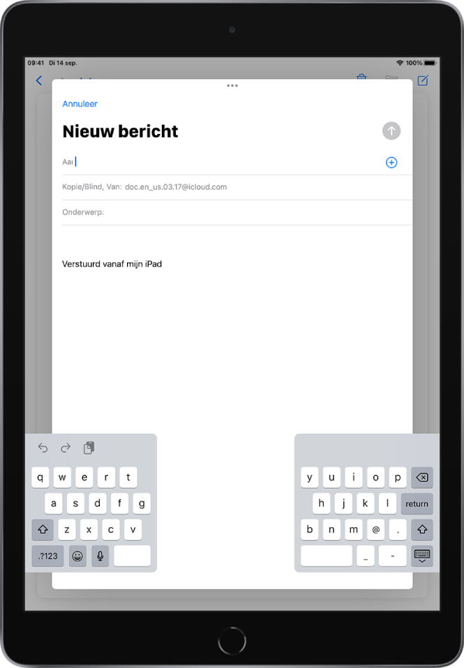 Een nieuw e-mailbericht wordt opgesteld. Het toetsenbord is gesplitst en zweeft onder in het iPad-scherm.