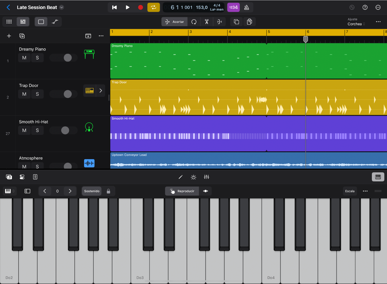 Ilustración. Logic Pro para iPad con la superficie de interpretación Teclado abierta.