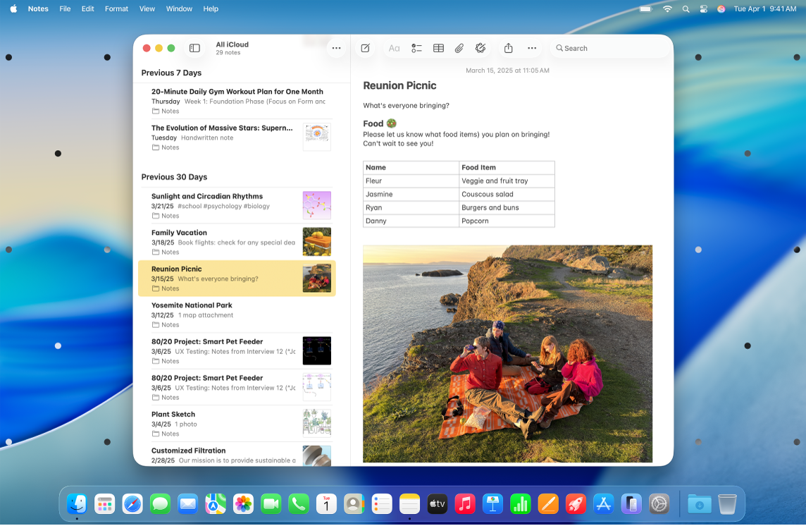 「備忘錄」App 已在桌面上打開,並且在桌面的兩側顯示圓點。