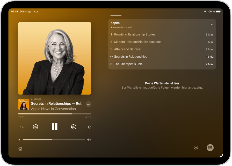 Der Bildschirm „Jetzt läuft“ in der App „Podcasts“ mit dem Coverbild des Podcasts, dem Titel der Folge, den Steuerelementen für die Wiedergabe und dem Schieberegler für die Lautstärke. Rechts auf dem Bildschirm befindet sich eine Liste mit Kapiteln. Unten auf dem Bildschirm sind das Symbol „AirPlay“, die Taste „Transkript anzeigen“ und die Taste „Nächster Titel“.