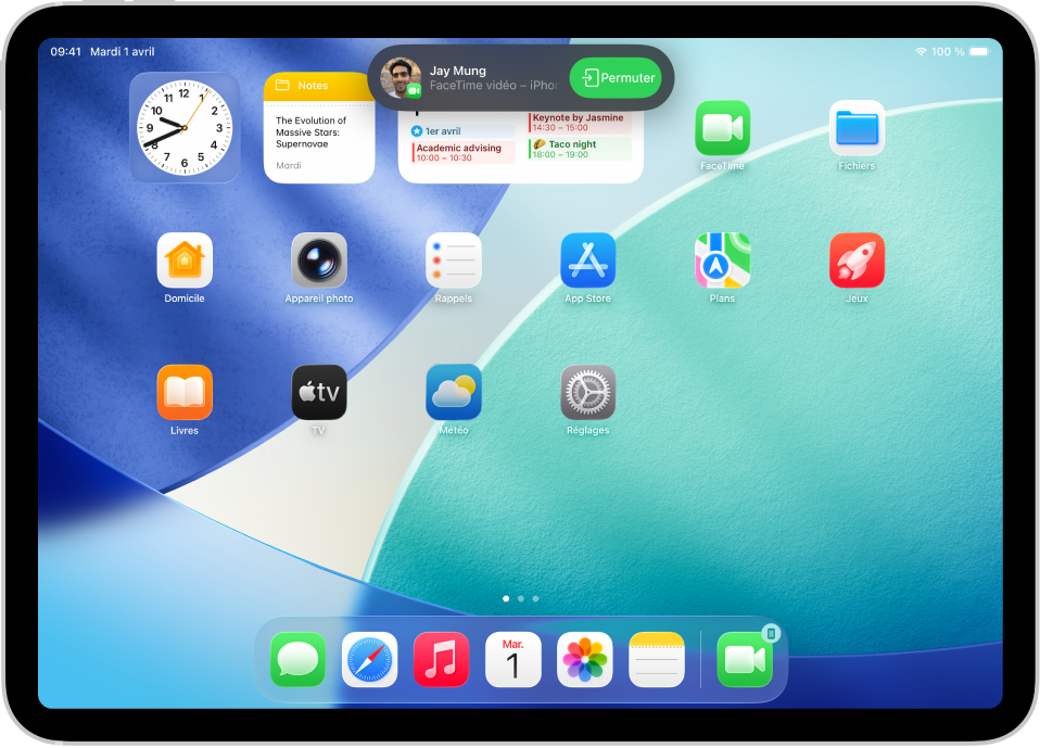 L’écran d’accueil de l’iPad avec une notification d’appel FaceTime vidéo d’un iPhone en haut. Touchez Permuter pour transférer l’appel vers votre iPad.