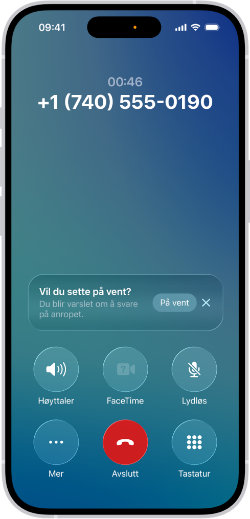 Telefon-appen viser en aktiv samtale på iPhone-skjermen. Midt på skjermen er en varsling som spør om du vil forbli på vent og bli varslet når noen svarer i den andre enden. I varslingen vises en På vent-knapp og en Lukk-knapp.
