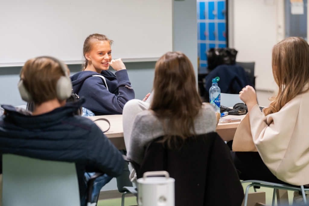 Bilde av glade elever på Heltberg