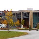 Parkeringsplassen ved Melhus vgs