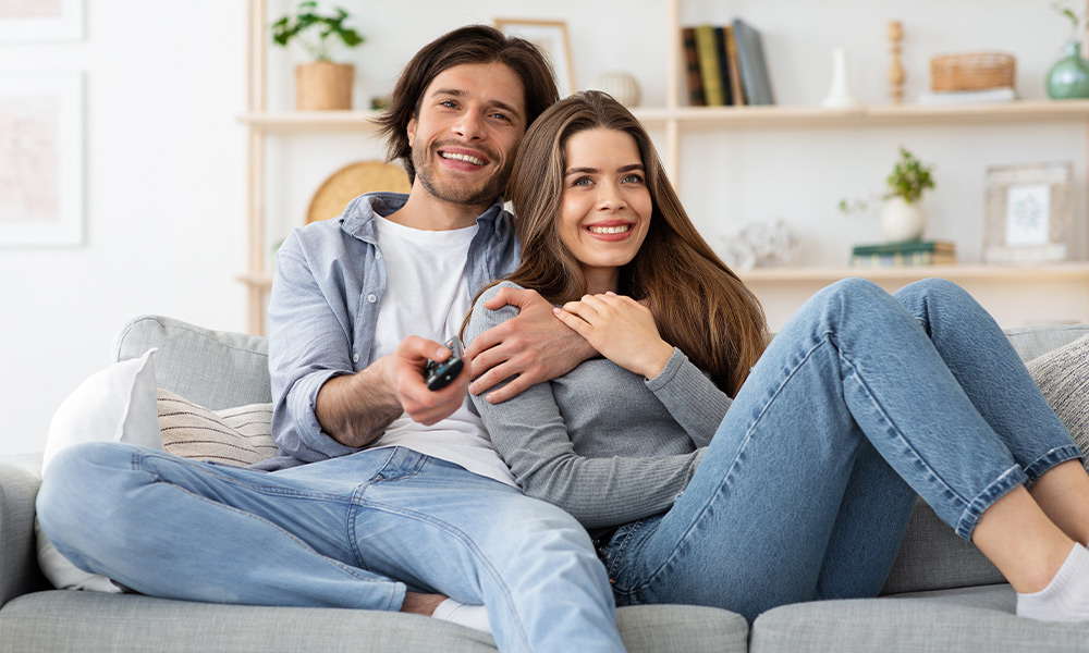 Unser Kunde YouTV Paar beim TV schauen