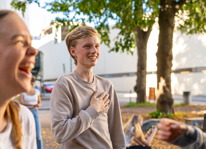 Elever utenfor Akademiet VGS Heltberg Bislett.