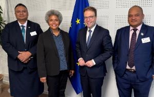 picture of MEP Simon with 3 Ministers of Pacific