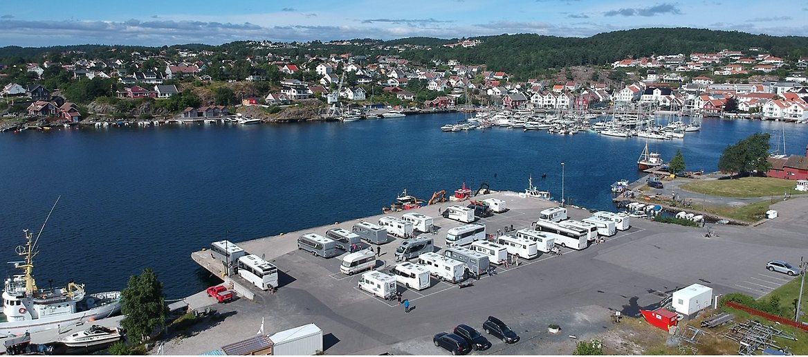 Bobilhavna i Lillesand - Bobiler parkert på havn